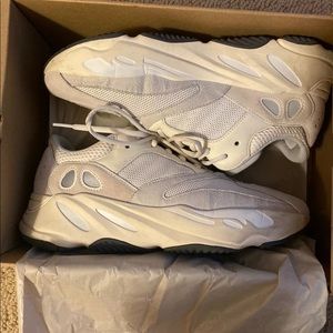 Adidas Yeezy Boost 700 V2 Analog sneakers